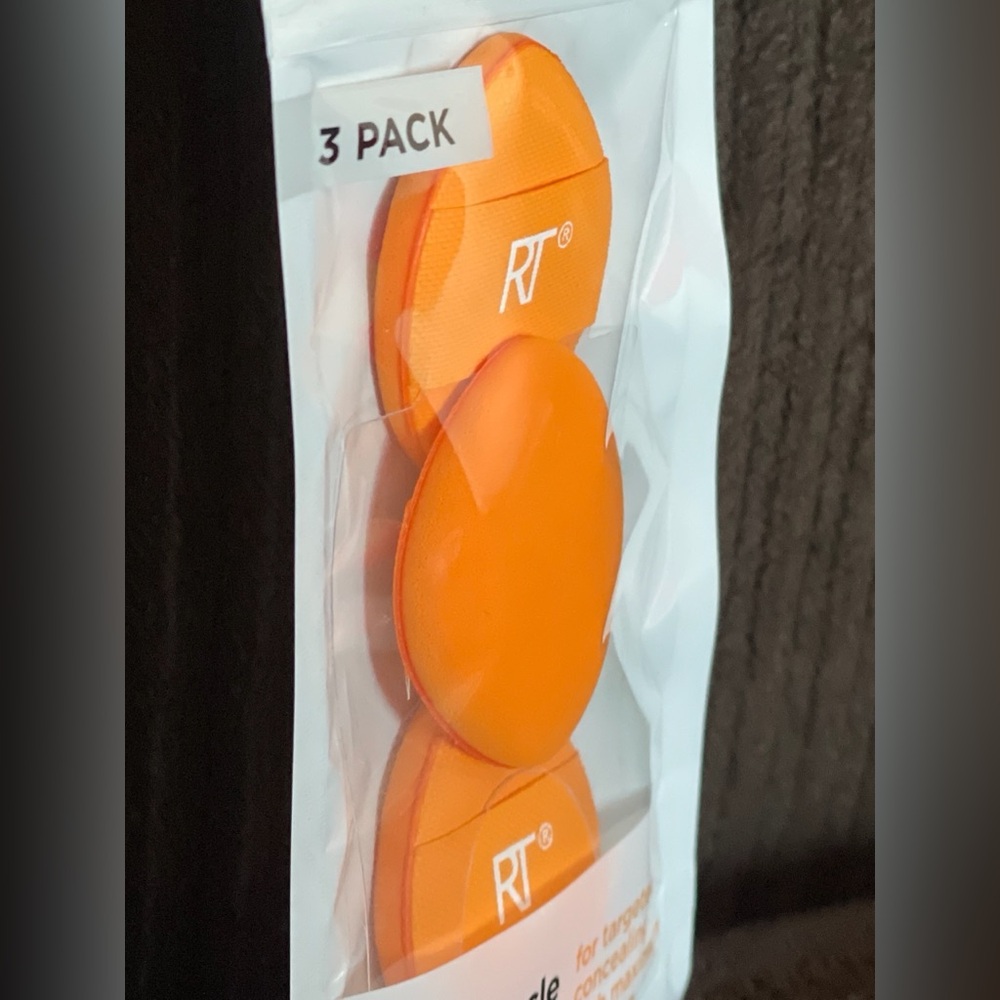 Concealer Sponges, Mini Miracle Puff Trio — Real Techniques - Picture 13 of 16